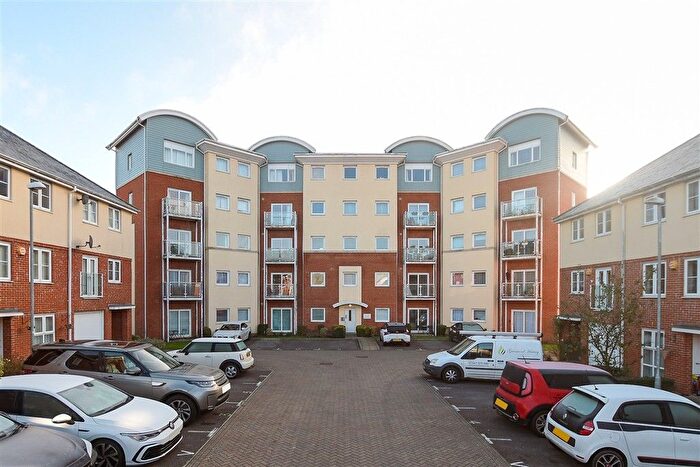 1 Bedroom Flat For Sale In Yoxall Mews, Redhill, Surrey, RH1