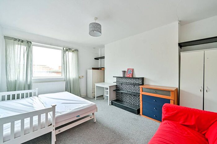 3 Bedroom Flat To Rent In Cambridge Gardens, Kingston, Kingston Upon Thames, KT1