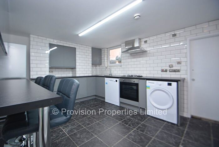 5 Bedroom Terraced House To Rent In Hessle View, Hyde Park, Leeds, LS6