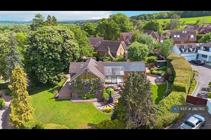 4 Bedroom Detached House To Rent In Grange Drive, Wooburn Green, High Wycombe, HP10