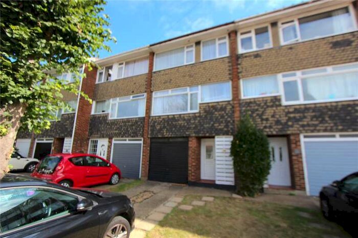 4 Bedroom Terraced House To Rent In Barnard Road, Leigh-on-sea, Essex, SS9