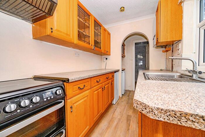 3 Bedroom End Of Terrace House For Sale In West Street, Dunstable, Bedfordshire, LU6