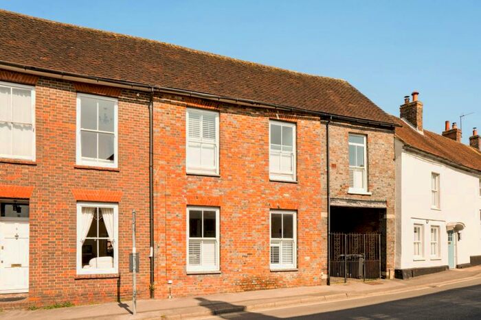 3 Bedroom Terraced House To Rent In Phoenix Court Kingsclere, RG20