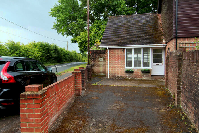 Semi-Detached House For Sale In Southwick Road, North Boarhunt, PO17