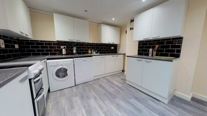 6 Bedroom End Of Terrace House To Rent In Woodhouse Street, Hyde Park, Leeds, LS6