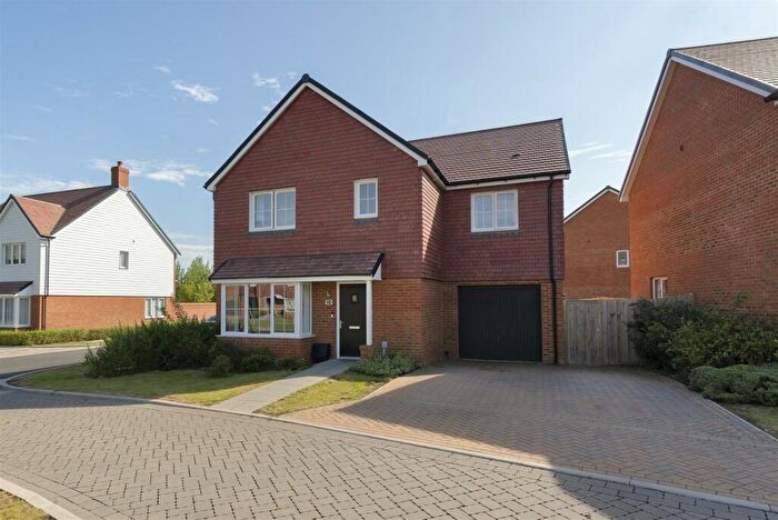 4 Bedroom Detached House For Sale In Collier Street, Yalding, Maidstone, ME18