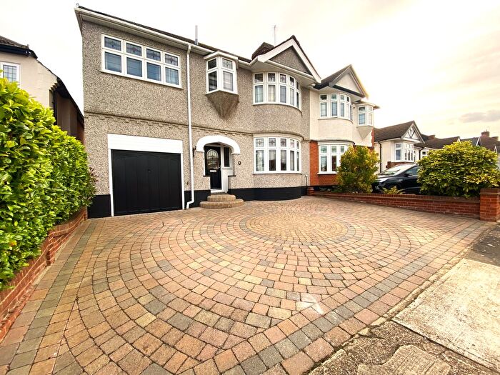 4 Bedroom Semi-Detached House To Rent In Hacton Drive, Hornchurch, RM12