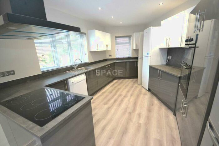 7 Bedroom Semi-Detached House To Rent In Allcroft Road, Reading, RG1