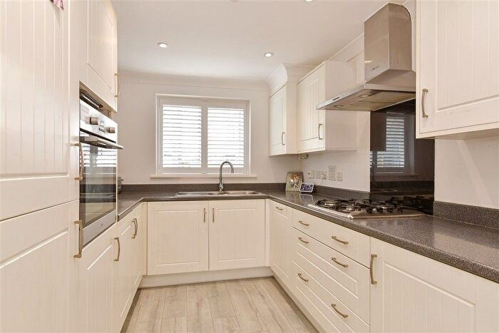 3 Bedroom End Of Terrace House For Sale In Nursery Grove, Gravesend, Kent, DA11