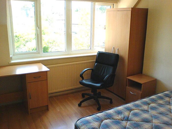 5 Bedroom Flat To Rent In Finchley Lane, Hendon, NW4