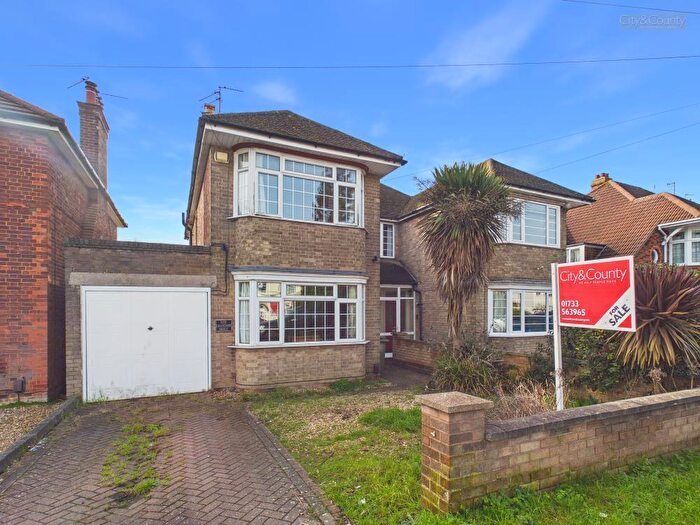 3 Bedroom Semi Detached House For Sale In Newark Avenue, Peterborough, PE1