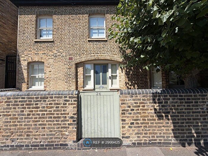 2 Bedroom Flat To Rent In Grosvenor Rise East, London, E17