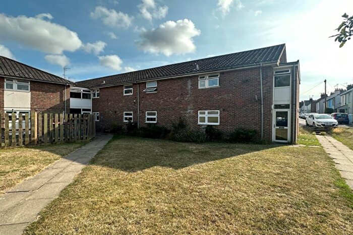 2 Bedroom Flat To Rent In Heron Court, Elizabeth Road, Chichester, PO19
