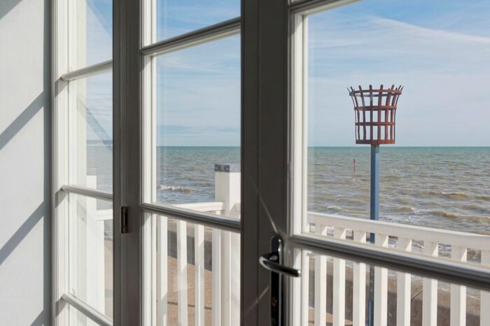 2 Bedroom Flat To Rent In High Street, Dymchurch, TN29