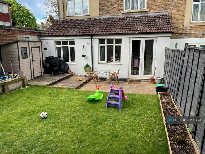 2 Bedroom Flat To Rent In Moreton Road, South Croydon, CR2