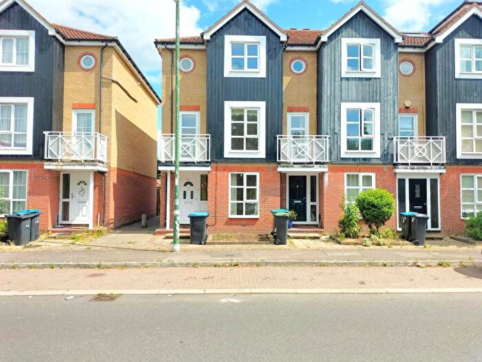 4 Bedroom Terraced House To Rent In Thorneycroft Drive, Enfield, EN3