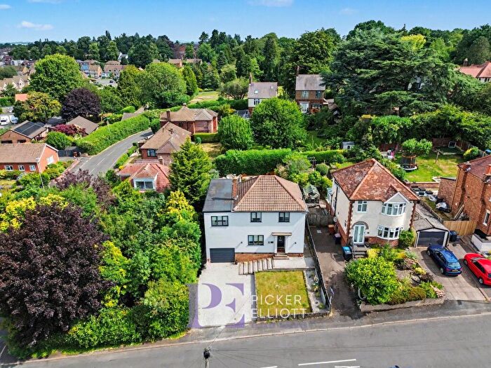 4 Bedroom Detached House For Sale In Linden Road, Hinckley, LE10