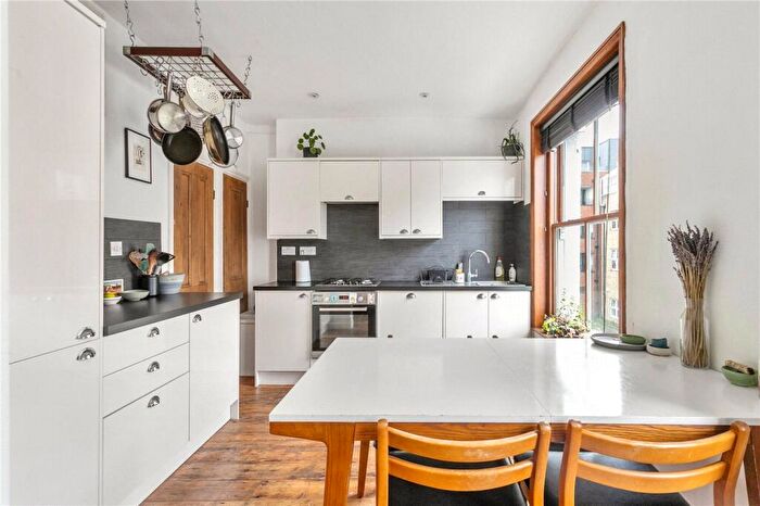 1 Bedroom Apartment For Sale In Salcombe Road, London, N16