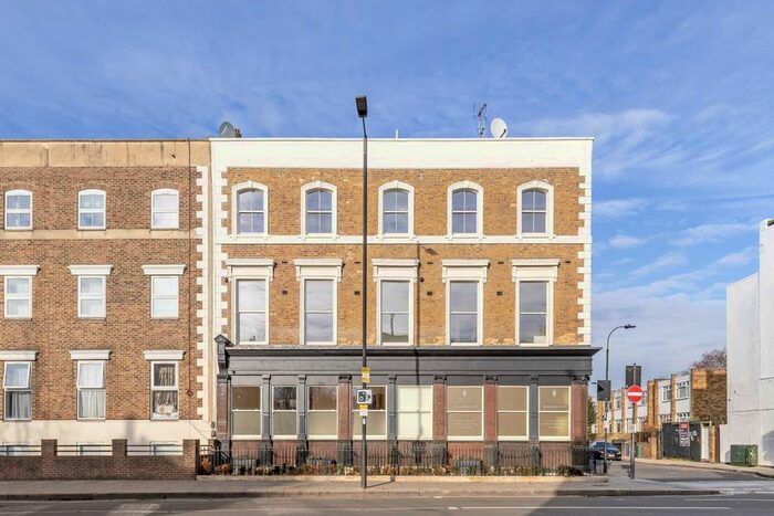 2 Bedroom Flat To Rent In Goldhawk Road, London, W12