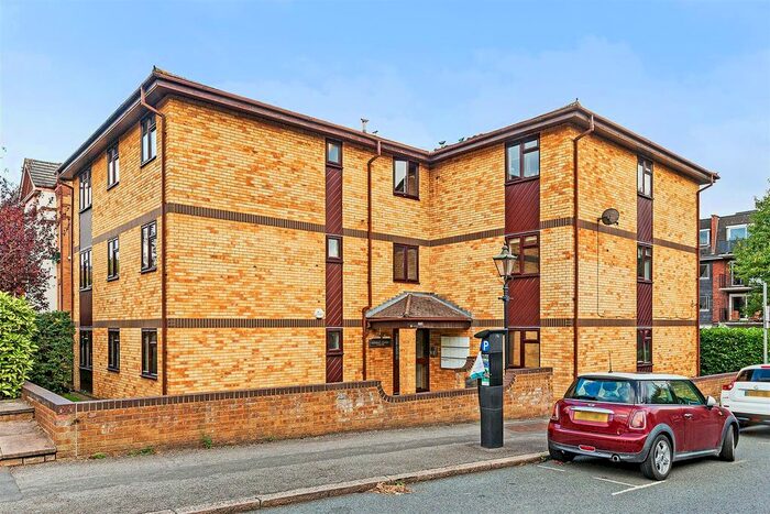 2 Bedroom Flat To Rent In Edge Hill, London, SW19