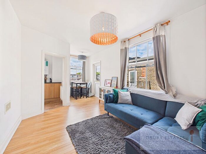 2 Bedroom Property To Rent In Elmhurst Mansions, Clapham, SW4