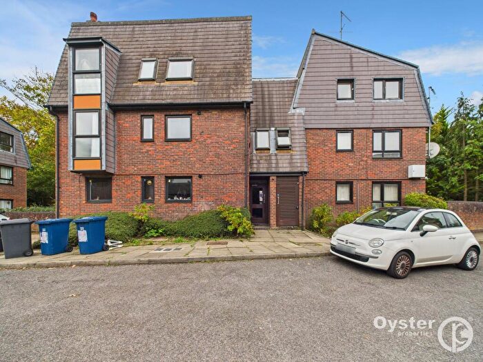 2 Bedroom Flat To Rent In Somercoates Close, Barnet, EN4