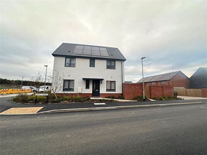 3 Bedroom Property To Rent In Wilks Road, Crowthorne, RG45