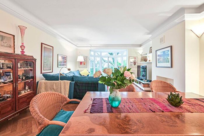 2 Bedroom Flat To Rent In Minster Road, West Hampstead, London, NW2