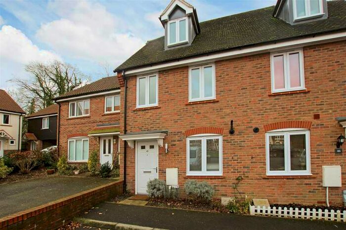 3 Bedroom Semi-Detached House To Rent In Orchard Close, Burgess Hill, RH15
