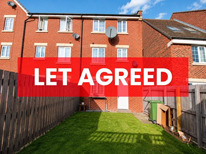 4 Bedroom End Of Terrace House To Rent In Chancel Road, Wakefield, WF1