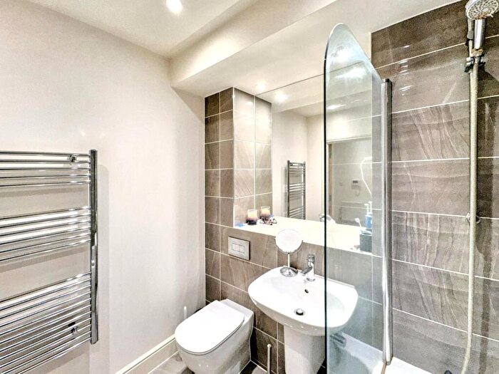 1 Bedroom Flat For Sale In Crest View Drive, Petts Wood, Orpington, BR5
