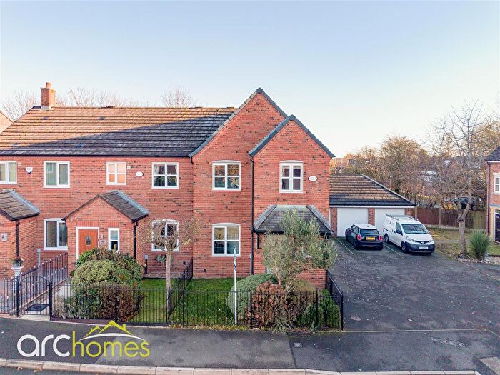 3 Bedroom Semi Detached House For Sale In Gadfield Grove, Atherton, Manchester, M46