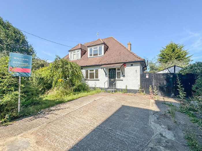 2 Bedroom Semi-Detached House For Sale In Main Road, Hockley, SS5