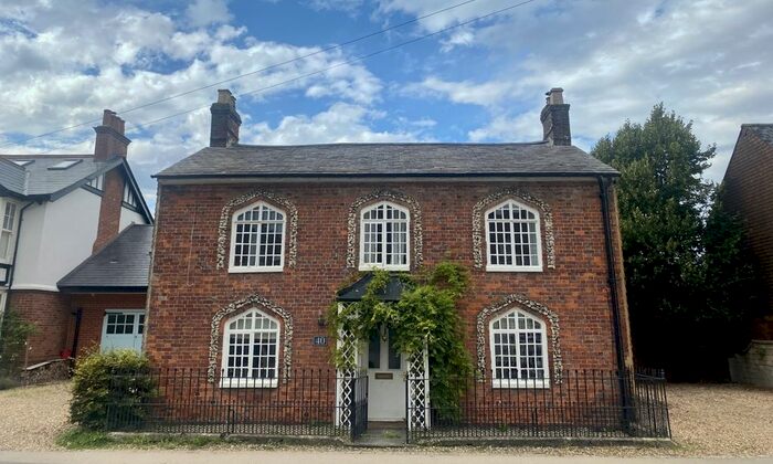 4 Bedroom Detached House To Rent In London Road, Marlborough, SN8