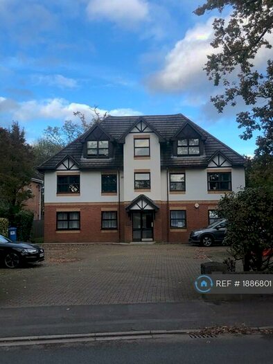 2 Bedroom Flat To Rent In Yorktown Road, Sandhurst, GU47