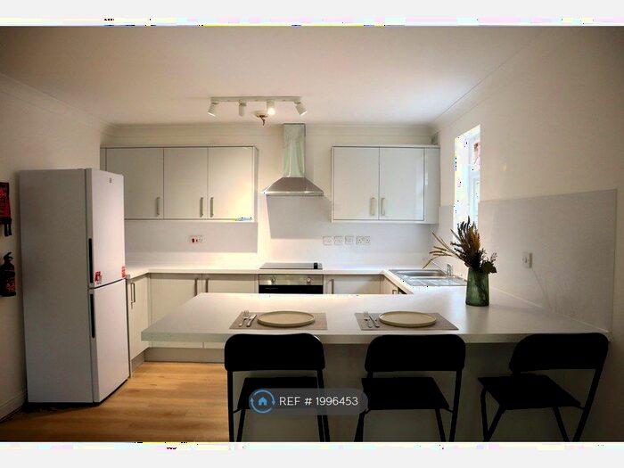 2 Bedroom Flat To Rent In Hadfield Close, Manchester, M14