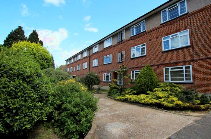 2 Bedroom Flat To Rent In Wilmer Crescent, Kingston Upon Thames, KT2