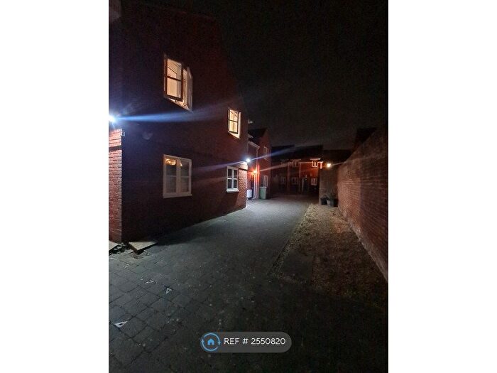 2 Bedroom Flat To Rent In High Street, Fareham, PO16