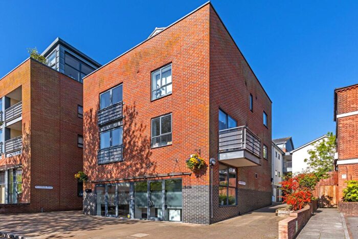 2 Bedroom Apartment For Sale In Staple Gardens, Winchester, SO23