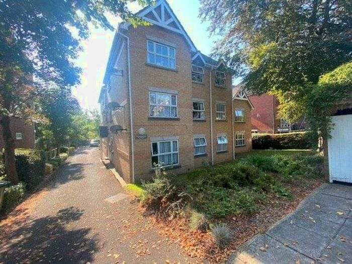 2 Bedroom Flat To Rent In Winn Road, Southampton, Hampshire, SO17