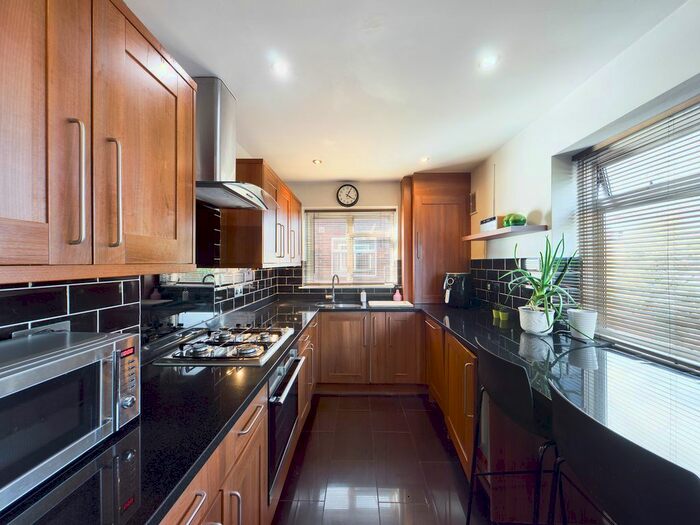 2 Bedroom Maisonette To Rent In Larch Crescent, Hayes, UB4