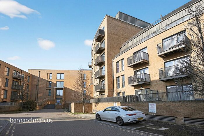 2 Bedroom Flat For Sale In Cabot Close, Croydon, CR0