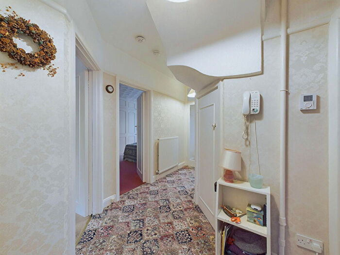 2 Bedroom Flat For Sale In Chesham Close, Goring By Sea, Worthing, BN12