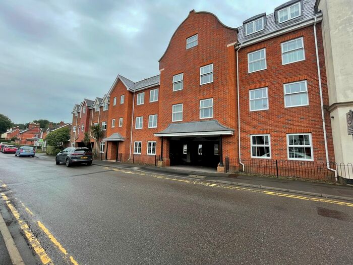 2 Bedroom Flat To Rent In Napier Road, Crowthorne, RG45