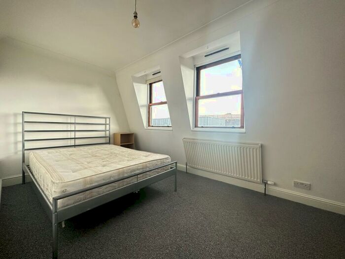 2 Bedroom Flat To Rent In Roman Road, Bow, E3
