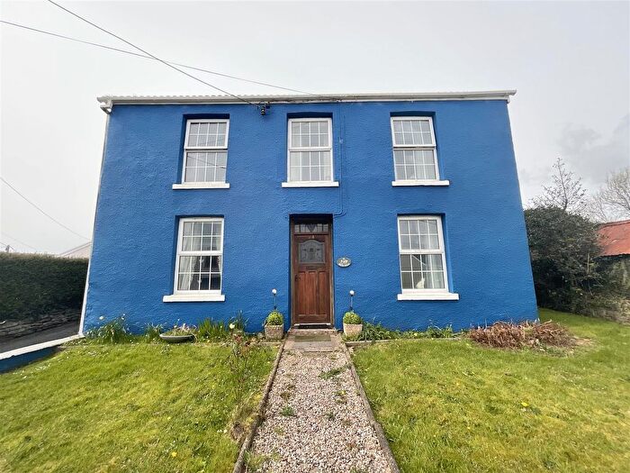 4 Bedroom Detached House For Sale In Llannon Road, Pontyberem, Llanelli, SA15