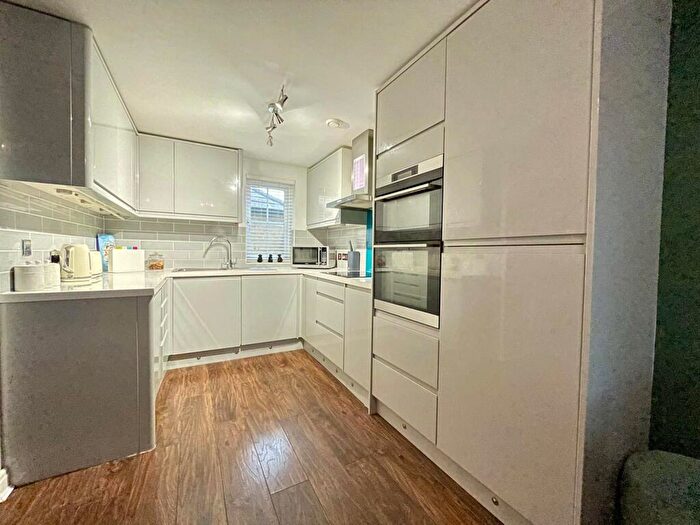 2 Bedroom Apartment For Sale In Tenby Grove, Kingsmead, Milton Keynes, MK4
