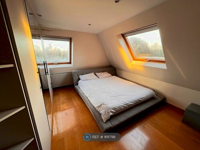 2 Bedroom Flat To Rent In Rosemont Road, London, W3