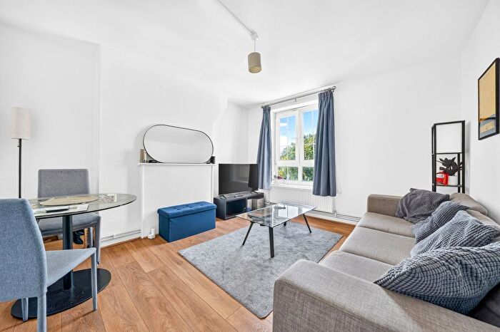 3 Bedroom Bungalow To Rent In Garnet Street, Wapping, E1W