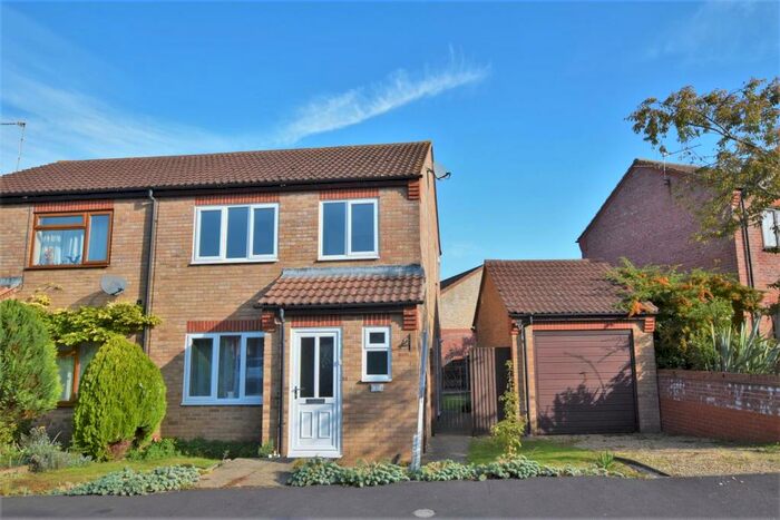 3 Bedroom Semi-Detached House To Rent In Meadowsweet, Stamford, PE9